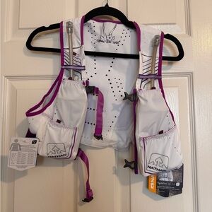 NWT Nathan Sports Women’s White and Magenta Hydration Vest Size XL